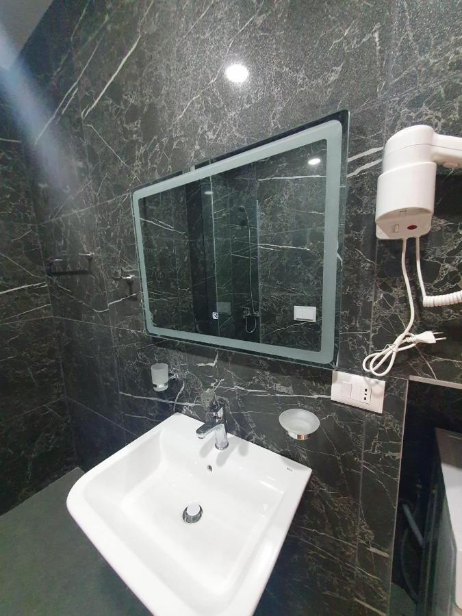 #New Luxury Apartment Tirana Buitenkant foto